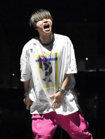 　表題曲「喜怒哀楽」でマイクを使わず熱唱する増田貴久（撮影・伊藤笙子）