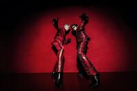 　新ユニットを結成した奥田民生（右）と吉川晃司