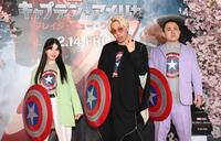　映画『キャプテン・アメリカ』ジャパンプレミアに登場したリンダカラー∞の（左から）りなぴっぴ、Ｄｅｎ、たいこー＝１３日