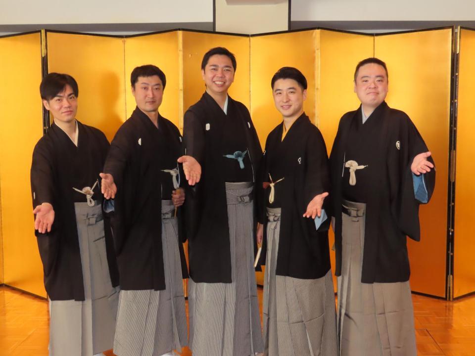 　真打昇進襲名披露会見に出席した（左から）柳家緑太、柳家花飛、柳家吉緑、林家木久彦、松柳亭鶴枝