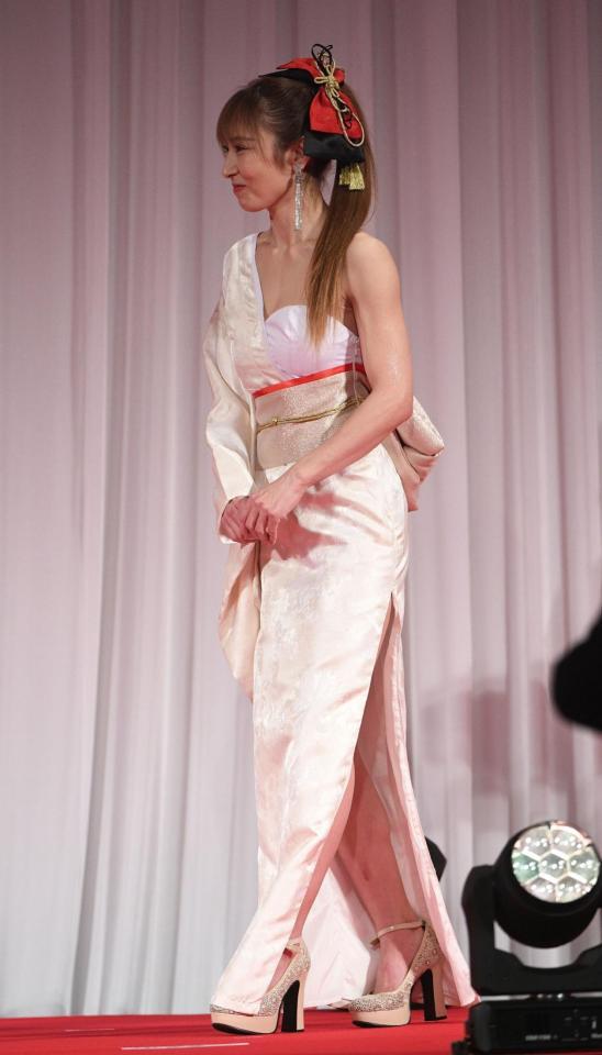 　プレゼンターを務める熊田曜子（撮影・佐々木彰尚）