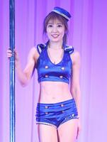 　ポールダンスを披露した熊田曜子（撮影・佐々木彰尚）