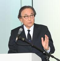 　会見するフジ・メディア・ホールディングスの金光修社長（撮影・園田高夫）