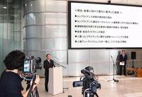 　『再生・改革に向けて実行に着手した施策』を発表したフジテレビの清水賢治社長（左）＝撮影・園田高夫