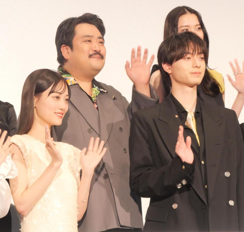 　イベントに出席した山下美月（前列左）、作間龍斗（同右）ら