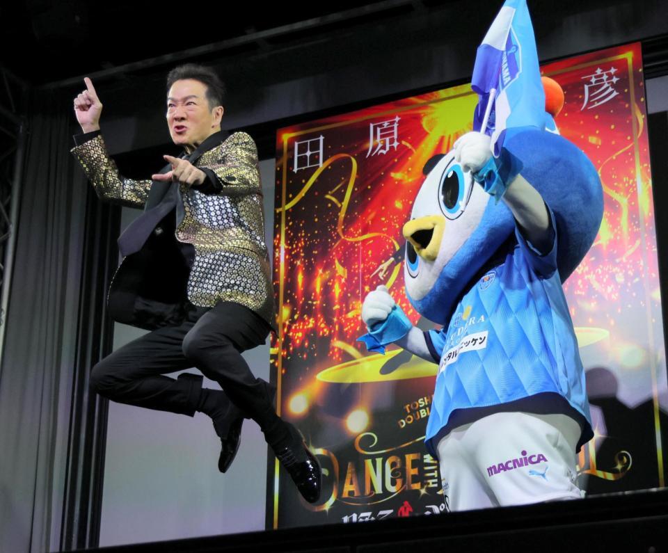 　ダンスを披露する田原俊彦（撮影・棚橋慶太）