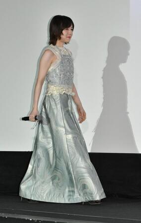 登壇するｍｉｌｅｔ＝ＴＯＨＯシネマズ日比谷（撮影・持木克友）