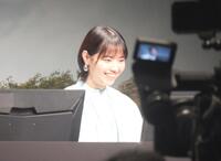 　ゲームをプレイする西野七瀬