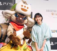 　アイルー（左）と並ぶ西野七瀬