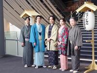 　（左から）黒羽麻璃央、古川雄大、山崎育三郎、明日海りお、中村梅雀