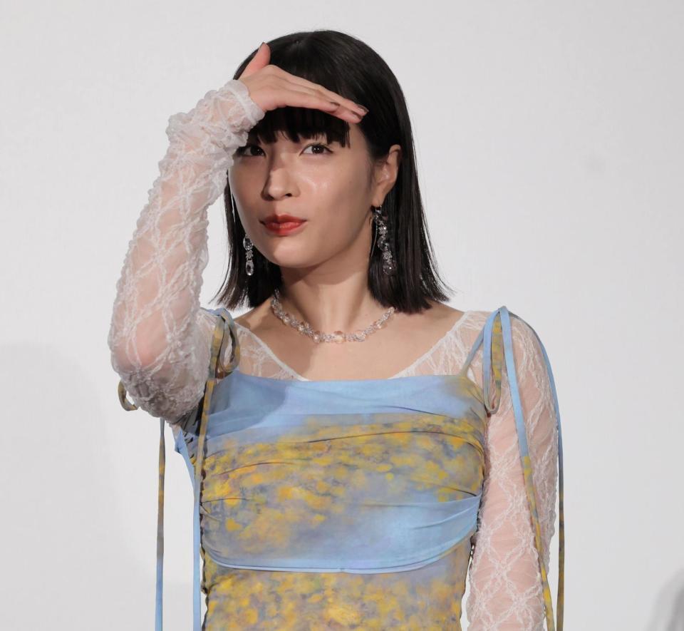 　客席を見渡す広瀬すず（撮影・棚橋慶太）