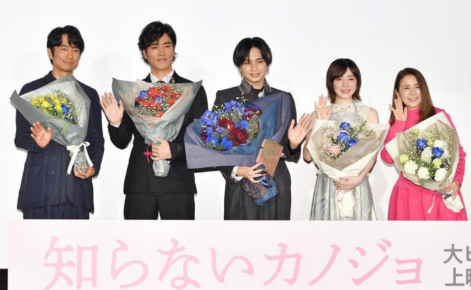 　（左から）眞島秀和、桐谷健太、中島健人、ｍｉｌｅｔ、風吹ジュン（撮影・持木克友）