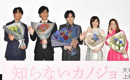 　（左から）眞島秀和、桐谷健太、中島健人、ｍｉｌｅｔ、風吹ジュン（撮影・持木克友）