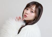 ポーズを決める稲場愛香＝デイリースポーツ神戸本社（撮影・石井剣太郎）