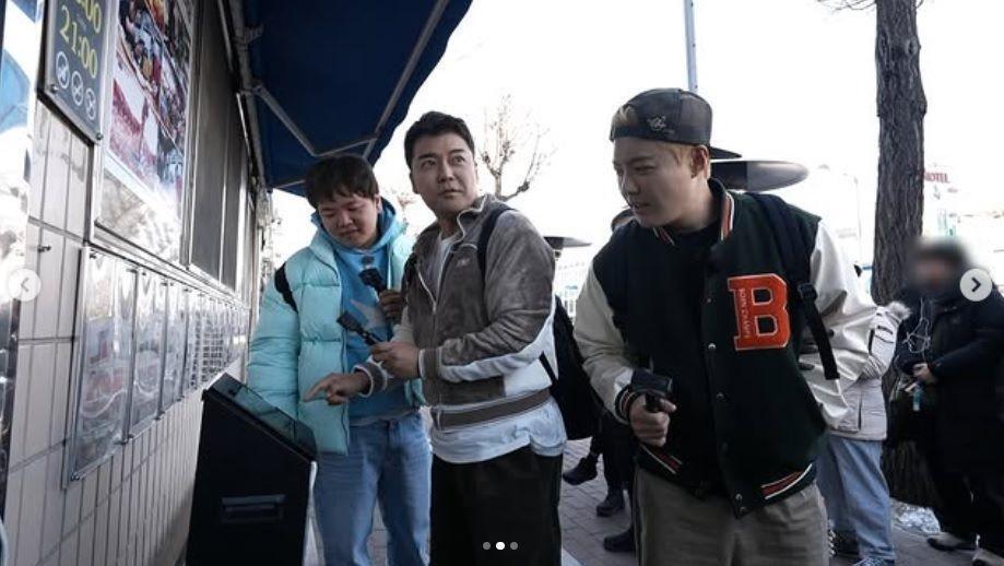 　チョン・ヒョンム公式インスタグラム＠ｊｕｎｈｙｕｎｍｏｏより「チョン・ヒョンム計画２」でグルメツアーをする（左から）クァク・チューブ、チョン・ヒョンム、カンナム