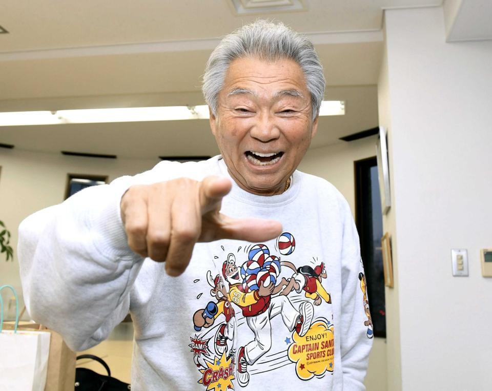 　笑顔でポーズをとる、みのもんたさん＝２０１７年２月