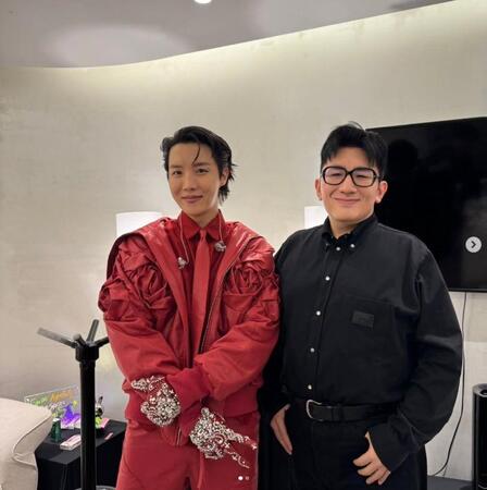 　バン・シヒョク会長の公式インスタグラム＠ｈｉｔｍａｎｂ７２より　ＢＴＳのＪ－ＨＯＰＥとスリムになったバン・シヒョク会長