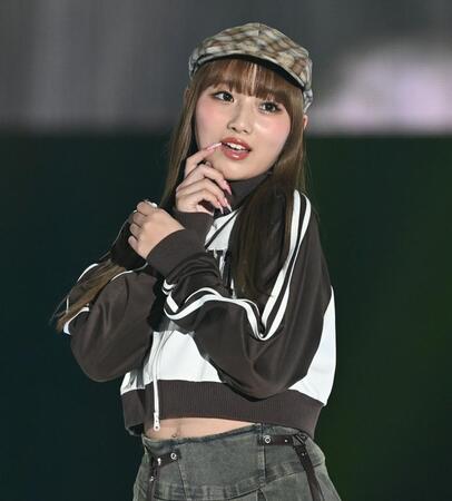 　ポーズをきめる希空＝１日