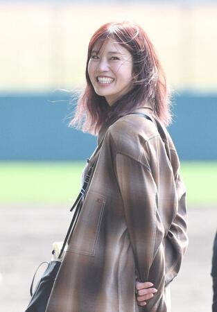 　楽天キャンプを訪れた稲村亜美＝２月９日