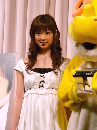 　「ときどきウソをつくけど、こりん星は本当です」と話した小倉優子＝０６年１２月