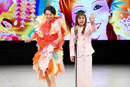 　今いくよさんと今くるよさんの衣装で漫才を披露した中川家
