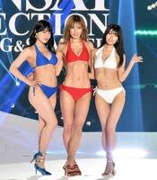 　ランウェイで美ボディを披露した（左から）塩見きら、熊田曜子、村雨芙美