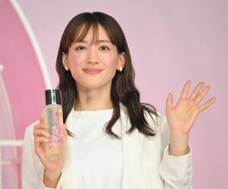 　発表会に登場した綾瀬はるか（撮影・伊藤笙子）