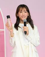 　発表会に登場した綾瀬はるか（撮影・伊藤笙子）