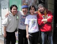 劇団「まめや別館」を旗揚げした伊丹ドンキー、つまみ枝豆、江口ともみ、グレート義太夫（左より）