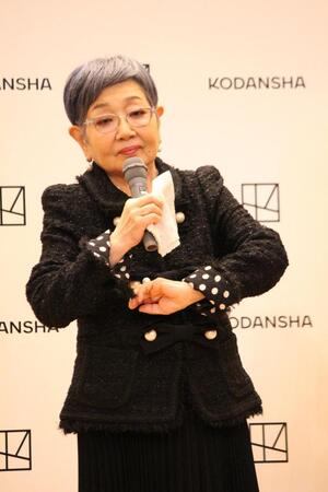 　発売記念会見に登場した泉ピン子