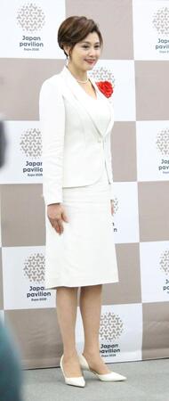 　会見に登場した藤原紀香