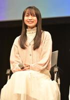 　舞台あいさつで笑顔を見せる林芽亜里（撮影・持木克友）