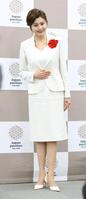 　会見に登場した藤原紀香
