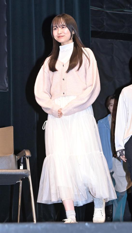 　舞台あいさつに登壇する林芽亜里（撮影・持木克友）