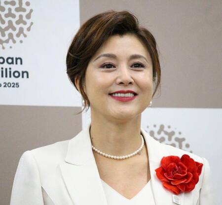 　会見に出席した藤原紀香