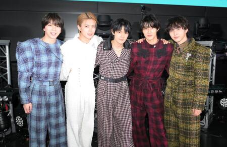 　フリーライブを行ったＭ！ＬＫ。（左から）塩﨑太智、山中柔太朗、佐野勇斗、曽野舜太、吉田仁人（撮影・伊藤笙子）