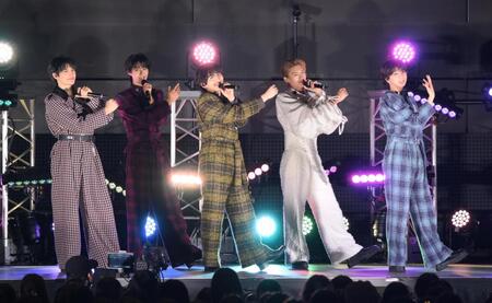 　２ｎｄアルバム「Ｍ！Ⅹ」リリース記念でフリーライブを行ったＭ！ＬＫ。（左から）佐野勇斗、曽野舜太、吉田仁人、山中柔太朗、塩﨑太智（撮影・伊藤笙子）