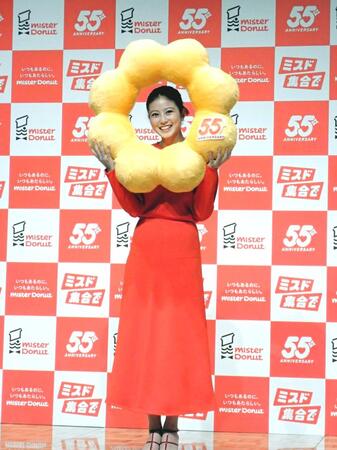 　ポン・デ・ライオンならぬ“ポン・デ・美桜”になって笑顔の今田美桜