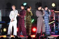 　２ｎｄアルバム「Ｍ！Ⅹ」リリース記念でフリーライブを行ったＭ！ＬＫ。（左から）山中柔太朗、曽野舜太、吉田仁人、佐野勇斗、塩﨑太智（撮影・伊藤笙子）