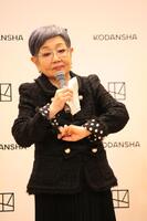 　発売記念会見に登場した泉ピン子