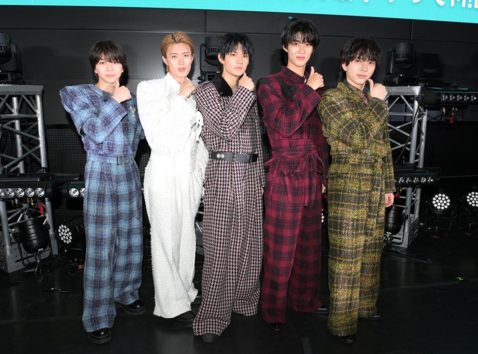 　フリーライブを行ったＭ！ＬＫ。（左から）塩﨑太智、山中柔太朗、佐野勇斗、曽野舜太、吉田仁人（撮影・伊藤笙子）