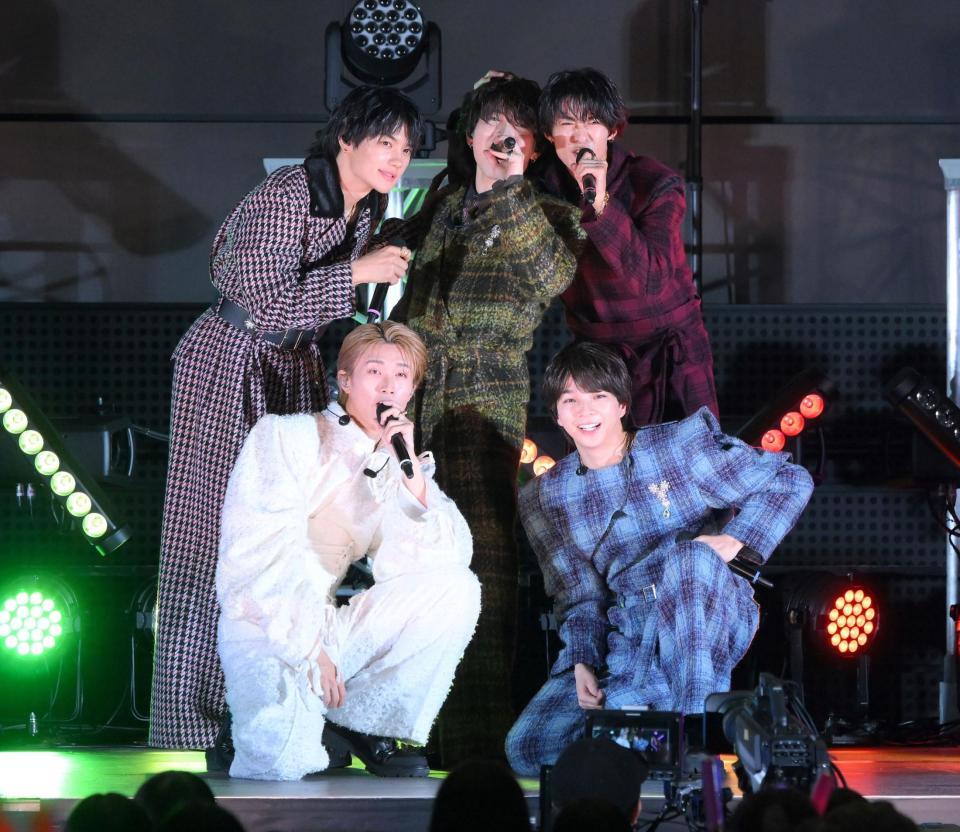 　２ｎｄアルバム「Ｍ！Ⅹ」リリース記念でフリーライブを行ったＭ！ＬＫ。（前列左から）山中柔太朗、塩﨑太智、（後列同）佐野勇斗、吉田仁人、曽野舜太