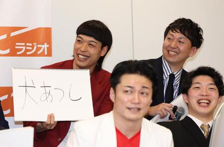 　ボケるバッテリィズのエース（左）と寺家（撮影・佐々木彰尚）