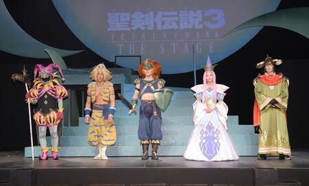 　勢ぞろいする（左から）原西孝幸、青柳塁斗、小笠原海、最上もが、合田雅吏（撮影・西岡正）