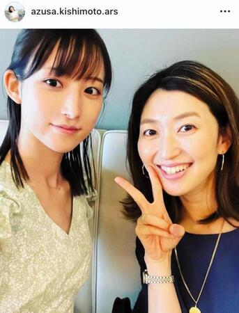 　岸本梓さん（右）。２２年６月のインスタグラム＠ａｚｕｓａ．ｋｉｓｈｉｍｏｔｏ．ａｒｓより