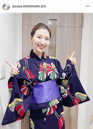 　岸本梓さん。２３年８月のインスタグラム＠ａｚｕｓａ．ｋｉｓｈｉｍｏｔｏ．ａｒｓより