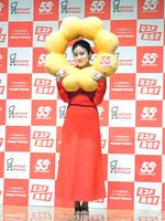 　ポン・デ・ライオンならぬ“ポン・デ・美桜”になって笑顔の今田美桜