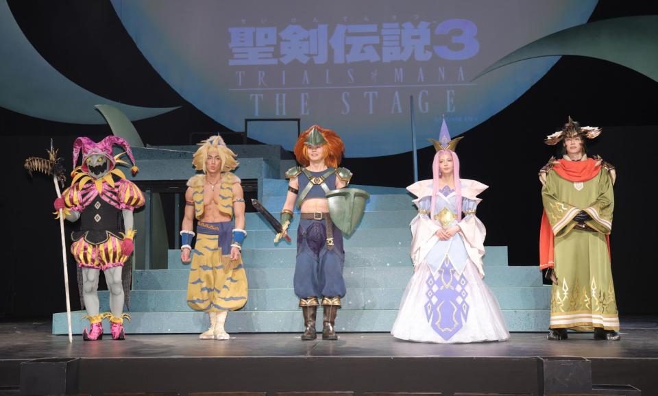 　勢ぞろいする（左から）原西孝幸、青柳塁斗、小笠原海、最上もが、合田雅吏（撮影・西岡正）