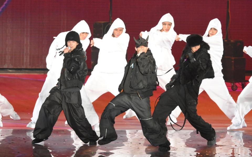 　「ｔｏ　ＨＥＲＯｅｓ　～ＴＯＢＥ　２ｎｄ　Ｓｕｐｅｒ　Ｌｉｖｅ～」でパフォーマンスするＮｕｍｂｅｒ＿ｉ（撮影・伊藤笙子）