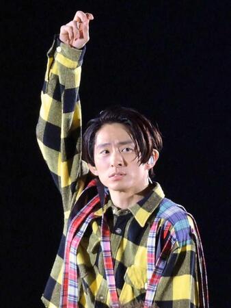 　「ｔｏ　ＨＥＲＯｅｓ　～ＴＯＢＥ　２ｎｄ　Ｓｕｐｅｒ　Ｌｉｖｅ～」でパフォーマンスする三宅健（撮影・伊藤笙子）